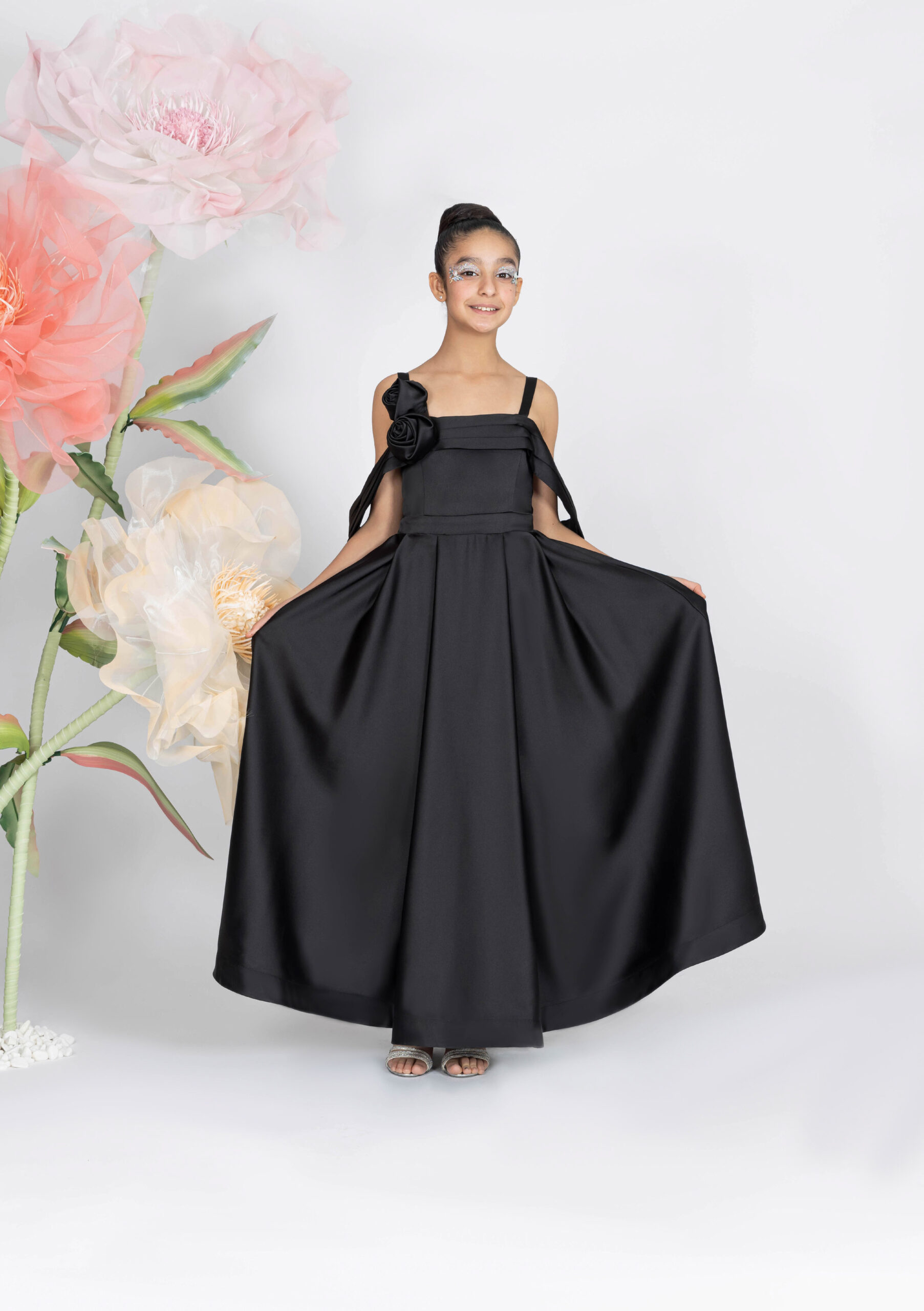 Kız Çocuk Siyah Çiçek Detaylı Saten Abiye Elbise